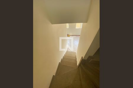Escada de apartamento à venda com 3 quartos, 107m² em Sagrada Família, Belo Horizonte