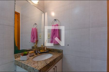 Banheiro de apartamento à venda com 3 quartos, 66m² em Santa Mônica, Belo Horizonte