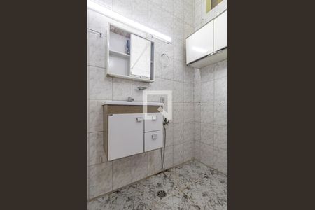 Banheiro de kitnet/studio para alugar com 1 quarto, 35m² em Liberdade, São Paulo