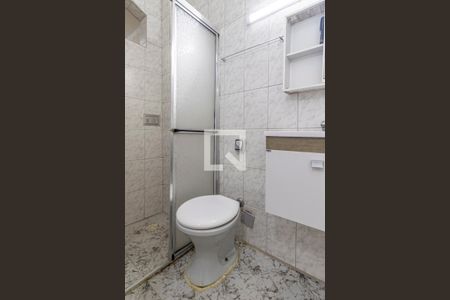 Banheiro de kitnet/studio para alugar com 1 quarto, 35m² em Liberdade, São Paulo