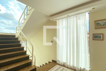 Escada de casa de condomínio à venda com 4 quartos, 475m² em Alphaville, Santana de Parnaíba