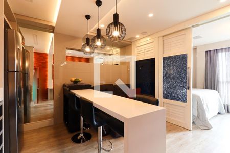 Sala/Cozinha de kitnet/studio para alugar com 1 quarto, 34m² em Centro, Curitiba