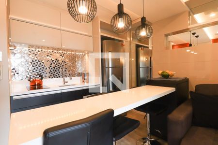 Sala/Cozinha de kitnet/studio para alugar com 1 quarto, 34m² em Centro, Curitiba