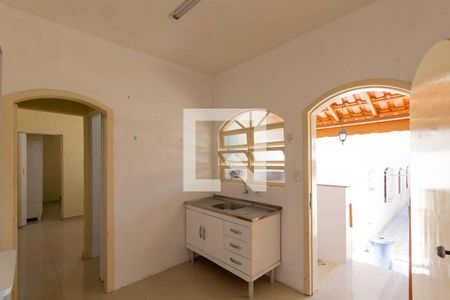 Casa à venda com 300m², 5 quartos e 6 vagas Casa à venda com 300m², 5 quartos e 6 vagasCozinha Fundos