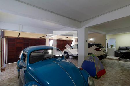 Casa à venda com 300m², 5 quartos e 6 vagas Casa à venda com 300m², 5 quartos e 6 vagasGaragem