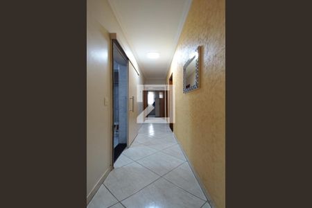 Corredor  de apartamento à venda com 3 quartos, 68m² em Jardim do Lago Continuação, Campinas