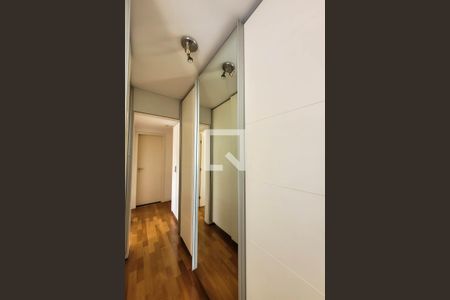 Apartamento à venda com 108m², 3 quartos e 2 vagas Apartamento à venda com 108m², 3 quartos e 2 vagasCloset Quarto 3 - Suíte