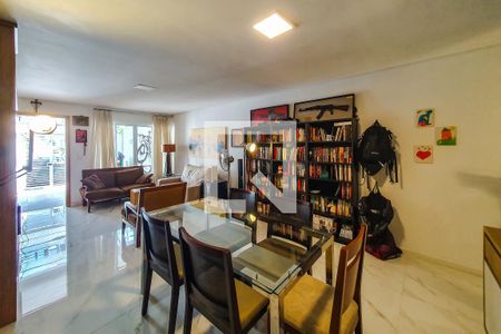 Sala de casa à venda com 3 quartos, 142m² em Vila Firmiano Pinto, São Paulo