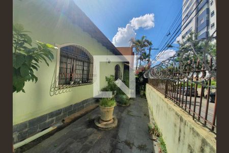 Casa à venda com 222m², 4 quartos e 2 vagas