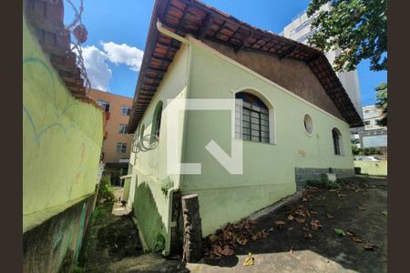 Casa à venda com 222m², 4 quartos e 2 vagas