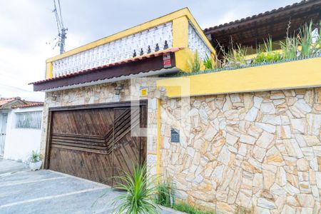 Casa à venda com 380m², 4 quartos e 2 vagas Casa à venda com 380m², 4 quartos e 2 vagasFachada