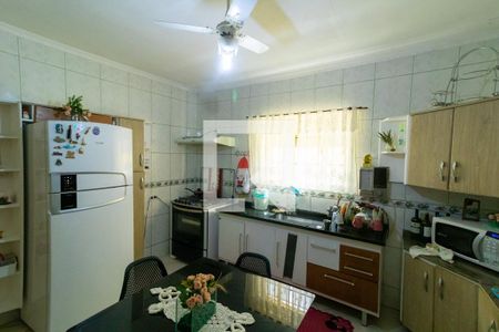 Casa à venda com 380m², 4 quartos e 2 vagas Casa à venda com 380m², 4 quartos e 2 vagasCozinha