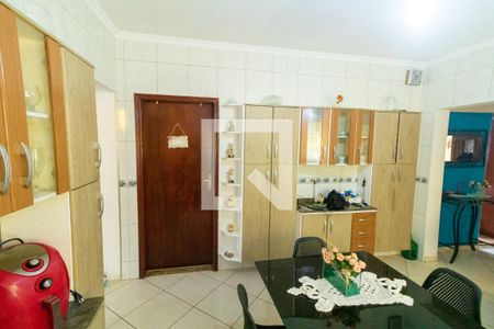 Casa à venda com 380m², 4 quartos e 2 vagas Casa à venda com 380m², 4 quartos e 2 vagasCozinha