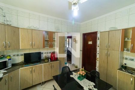 Casa à venda com 380m², 4 quartos e 2 vagas Casa à venda com 380m², 4 quartos e 2 vagasCozinha