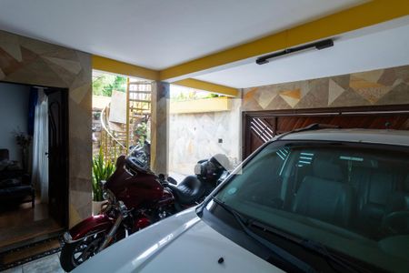 Casa à venda com 380m², 4 quartos e 2 vagas Casa à venda com 380m², 4 quartos e 2 vagasGaragem