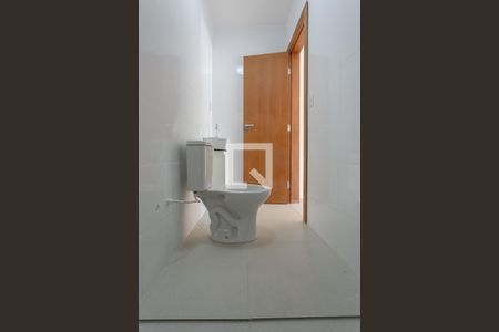 Banheiro de kitnet/studio para alugar com 1 quarto, 21m² em Carlos Prates, Belo Horizonte