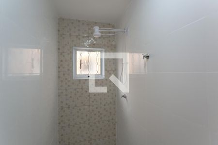 Banheiro de kitnet/studio para alugar com 1 quarto, 21m² em Carlos Prates, Belo Horizonte