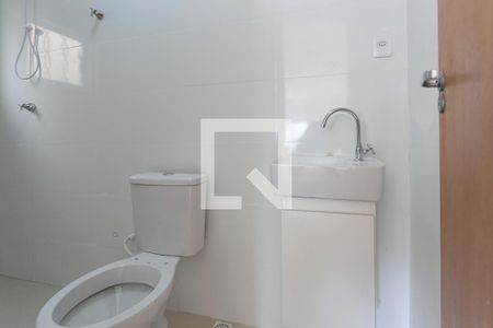 Banheiro de kitnet/studio para alugar com 1 quarto, 21m² em Carlos Prates, Belo Horizonte