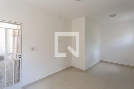 Quarto de kitnet/studio para alugar com 1 quarto, 18m² em Carlos Prates, Belo Horizonte