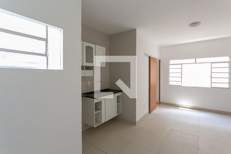 Quarto de kitnet/studio para alugar com 1 quarto, 18m² em Carlos Prates, Belo Horizonte