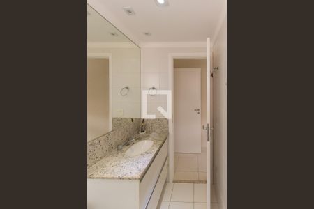 Apartamento à venda com 128m², 4 quartos e 3 vagas Apartamento à venda com 128m², 4 quartos e 3 vagasBanheiro da Suíte 1