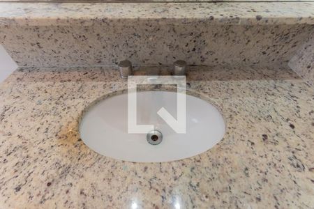 Apartamento à venda com 128m², 4 quartos e 3 vagas Apartamento à venda com 128m², 4 quartos e 3 vagasBanheiro da Suíte 2