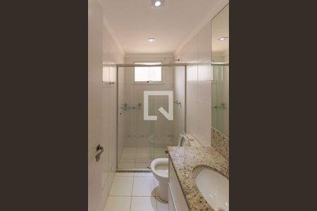 Apartamento à venda com 128m², 4 quartos e 3 vagas Apartamento à venda com 128m², 4 quartos e 3 vagasBanheiro da Suíte 1