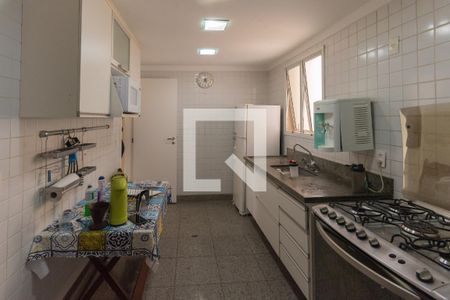Apartamento à venda com 128m², 4 quartos e 3 vagas Apartamento à venda com 128m², 4 quartos e 3 vagasCozinha