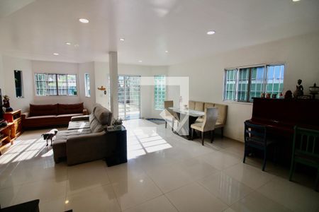 Casa à venda com 340m², 4 quartos e 3 vagasSala