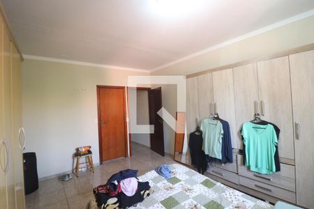 Suíte  de casa à venda com 5 quartos, 220m² em Vila Carbone, São Paulo