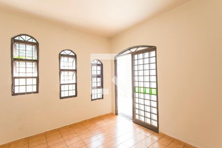 Sala 1 de casa para alugar com 3 quartos, 120m² em Santa Mônica, Uberlândia