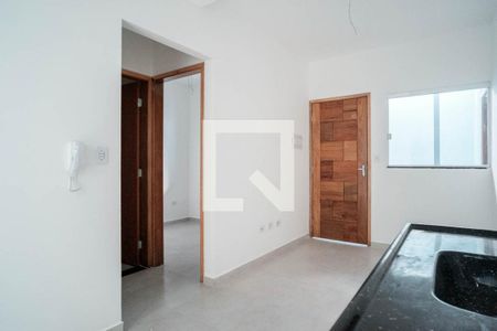 Sala/cozinha de apartamento para alugar com 2 quartos, 40m² em Parque das Paineiras, São Paulo