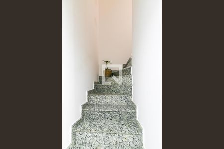 Escadas de casa de condomínio à venda com 2 quartos, 65m² em Penha de França, São Paulo