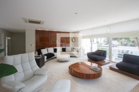 Casa de condomínio à venda com 380m², 3 quartos e 3 vagasSala