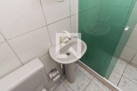 Banheiro de kitnet/studio para alugar com 1 quarto, 30m² em Brás de Pina, Rio de Janeiro