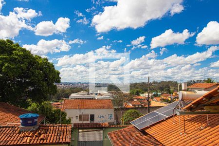Casa à venda com 3 quartos, 270m² em Milionários, Belo Horizonte
