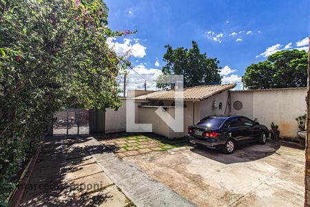 Casa à venda com 3 quartos, 270m² em Milionários, Belo Horizonte