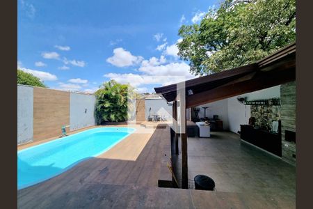 Casa à venda com 2 quartos, 180m² em Heliópolis, Belo Horizonte