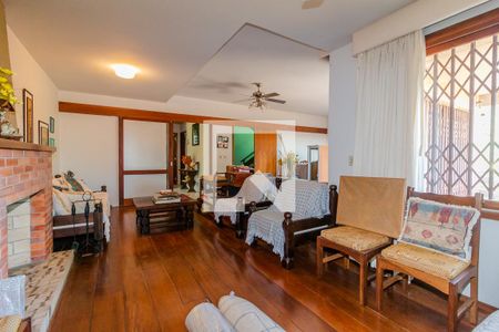 Sala de casa à venda com 4 quartos, 400m² em Santa Tereza, Porto Alegre