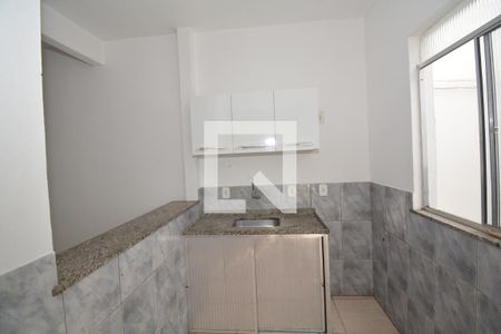 Sala/Cozinha de casa de condomínio para alugar com 2 quartos, 90m² em Brás de Pina, Rio de Janeiro