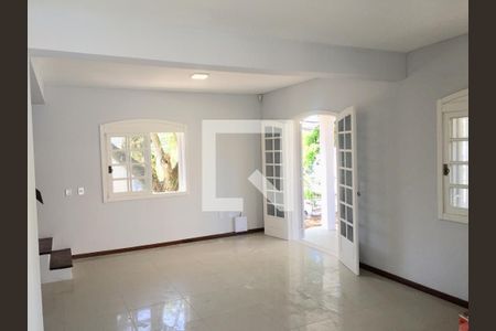 Casa à venda com 4 quartos, 310m² em Vila Nova, Porto Alegre