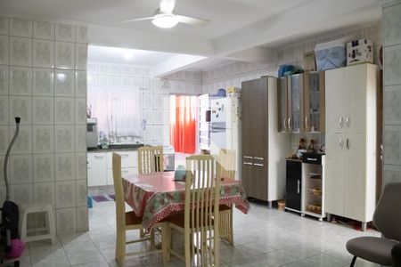 Casa à venda com 94m², 2 quartos e 2 vagasSala/Cozinha