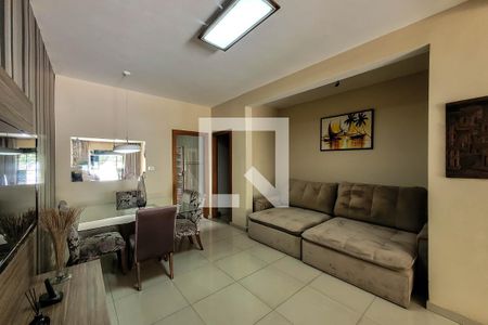 sala de estar de casa à venda com 3 quartos, 180m² em Cambuci, São Paulo