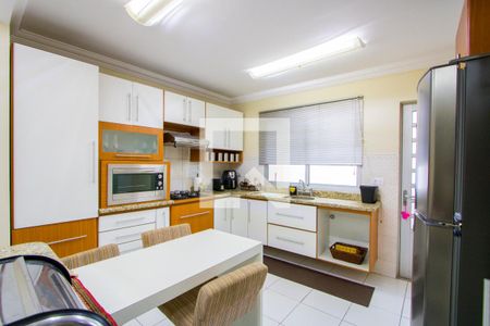 Casa à venda com 230m², 3 quartos e 2 vagas Casa à venda com 230m², 3 quartos e 2 vagasCopa/Cozinha