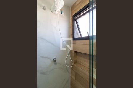 Banheiro Social de kitnet/studio para alugar com 1 quarto, 35m² em Capão Raso, Curitiba