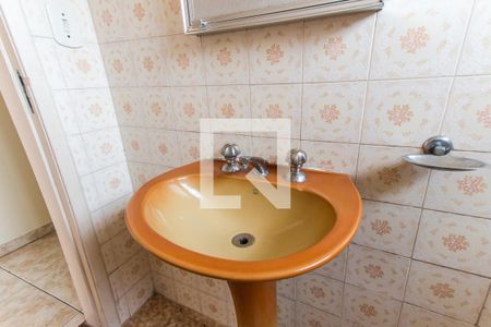 Lavabo   de casa para alugar com 3 quartos, 102m² em Parque Vitória, São Paulo