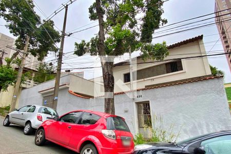 Casa à venda com 200m², 2 quartos e 2 vagas Casa à venda com 200m², 2 quartos e 2 vagasFachada