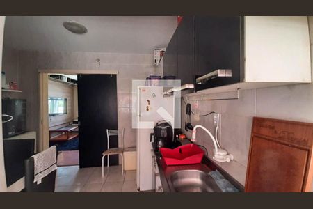 Cozinha de apartamento à venda com 2 quartos, 63m² em São Sebastião, Porto Alegre