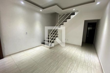 Sala de casa para alugar com 2 quartos, 80m² em Saracuruna, Duque de Caxias