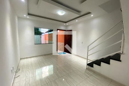 Sala de casa para alugar com 2 quartos, 80m² em Saracuruna, Duque de Caxias